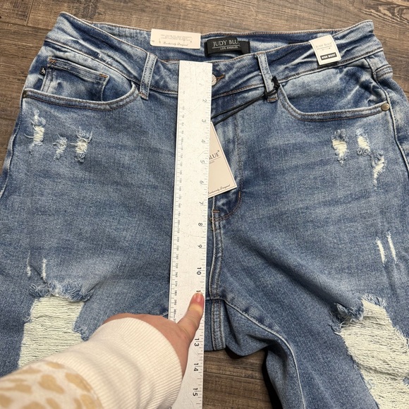 Judy Blue High Waist Flare Fit Denim Blue Distressed
Jeans Women's Size 16W - Picture 10 of 12